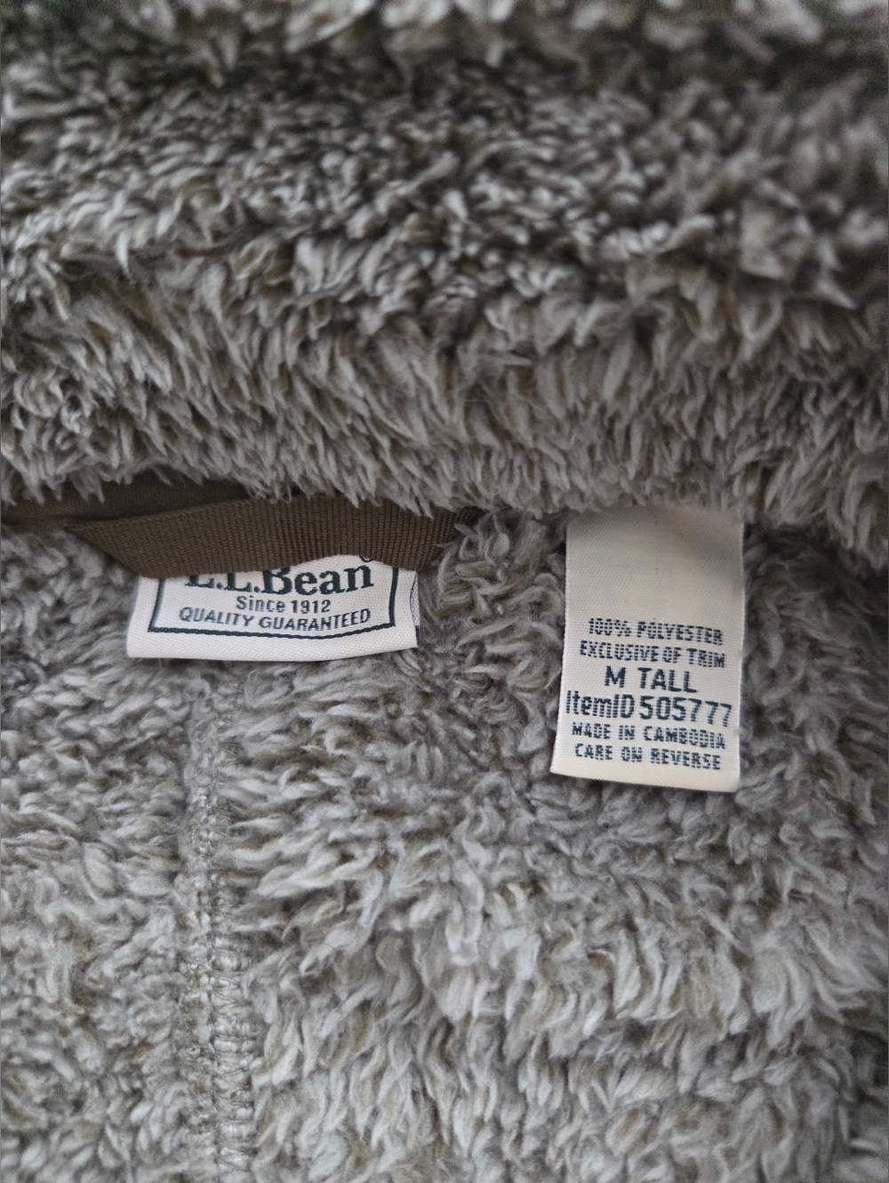L. L. Bean Sherpa Fleece Zip Jacket in Taupe and Brown It has a small stain. - Picture 6 of 7